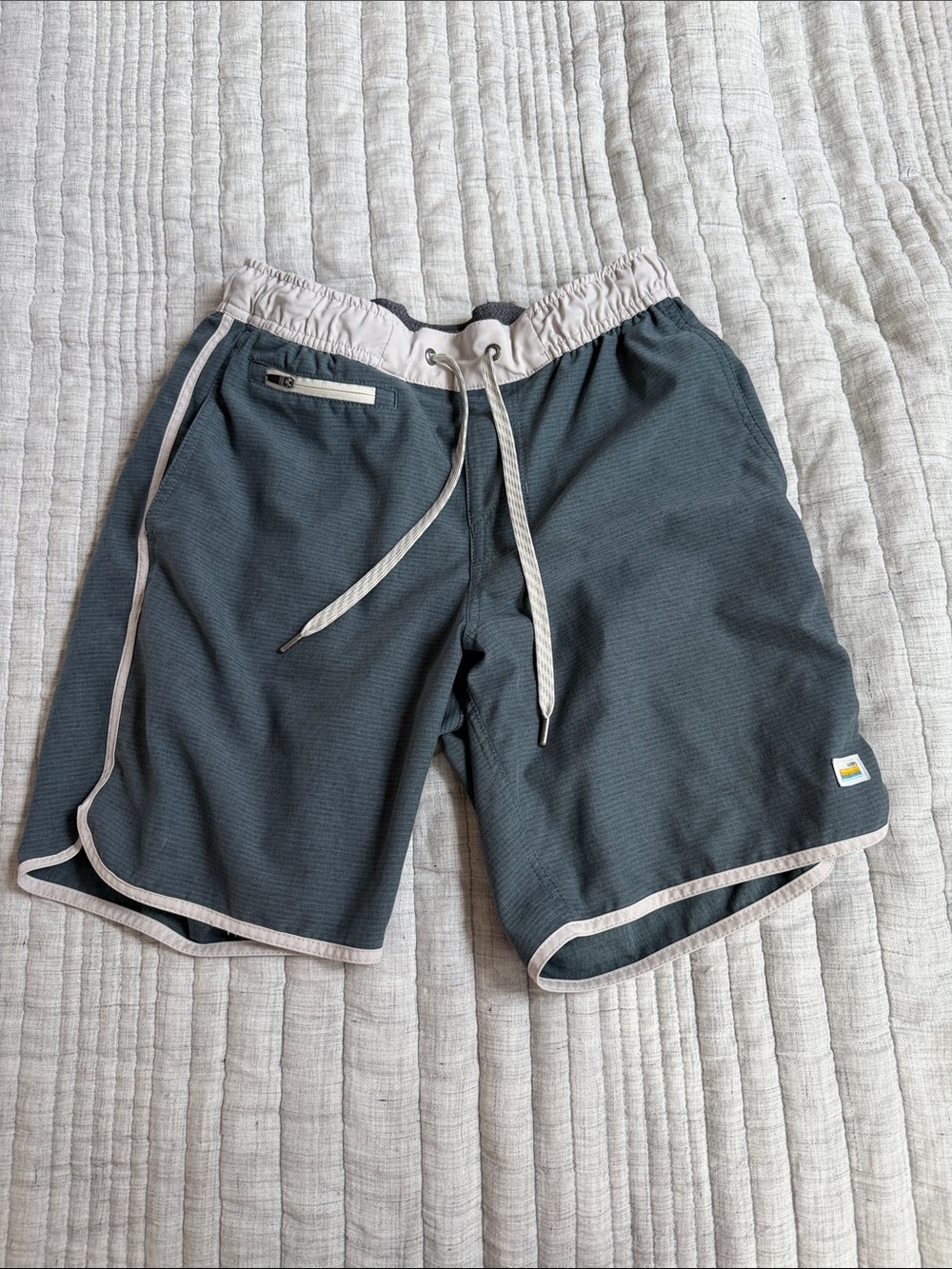 Vuori Men's XS Grey Shorts